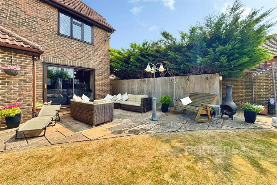 Raeburn Way, College Town, GU47, photo 28