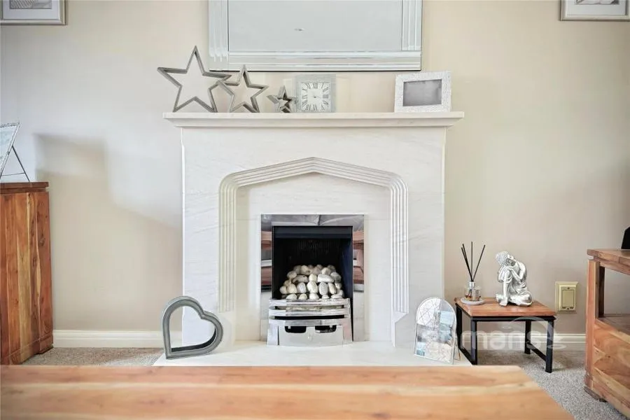 Raeburn Way, College Town, GU47, photo 5