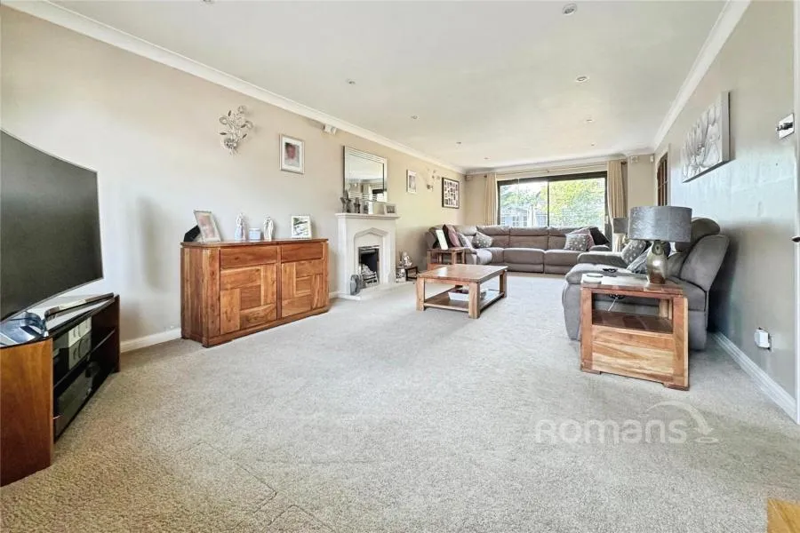 Raeburn Way, College Town, GU47, photo 4