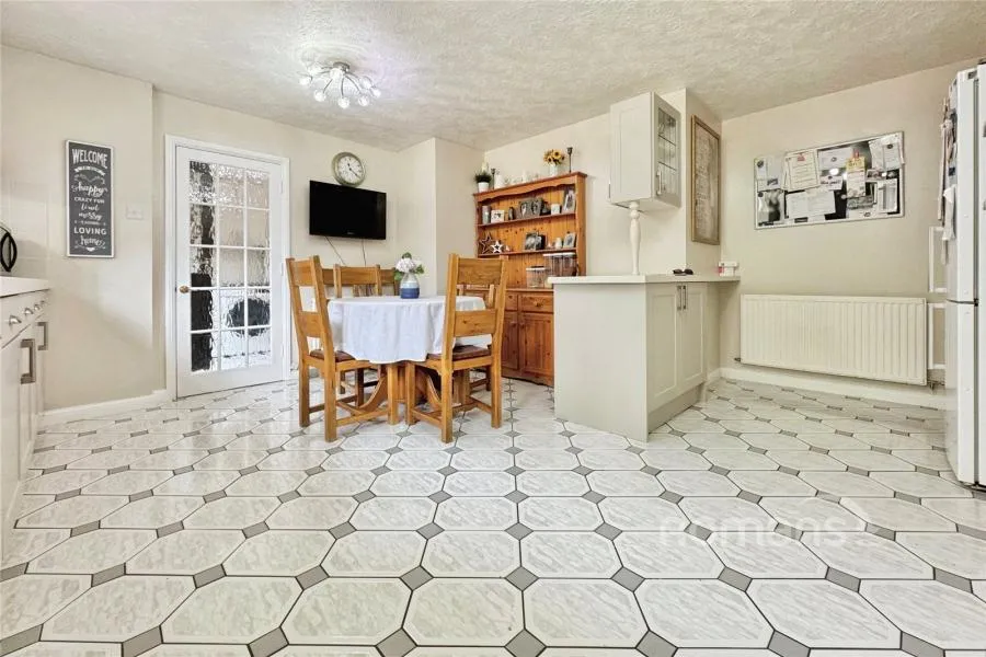 Raeburn Way, College Town, GU47, photo 8