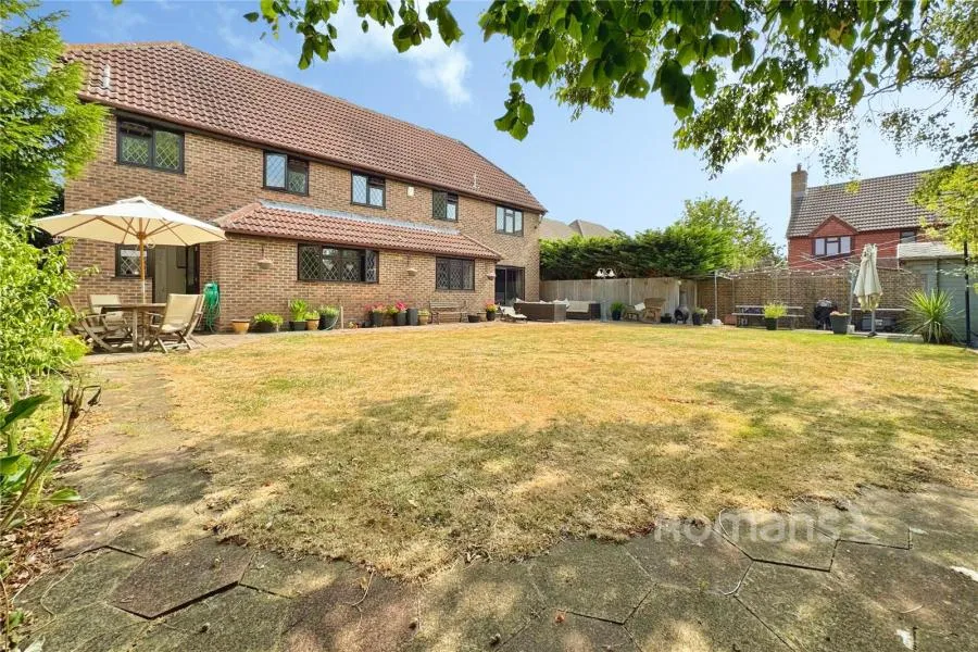 Raeburn Way, College Town, GU47, photo 26