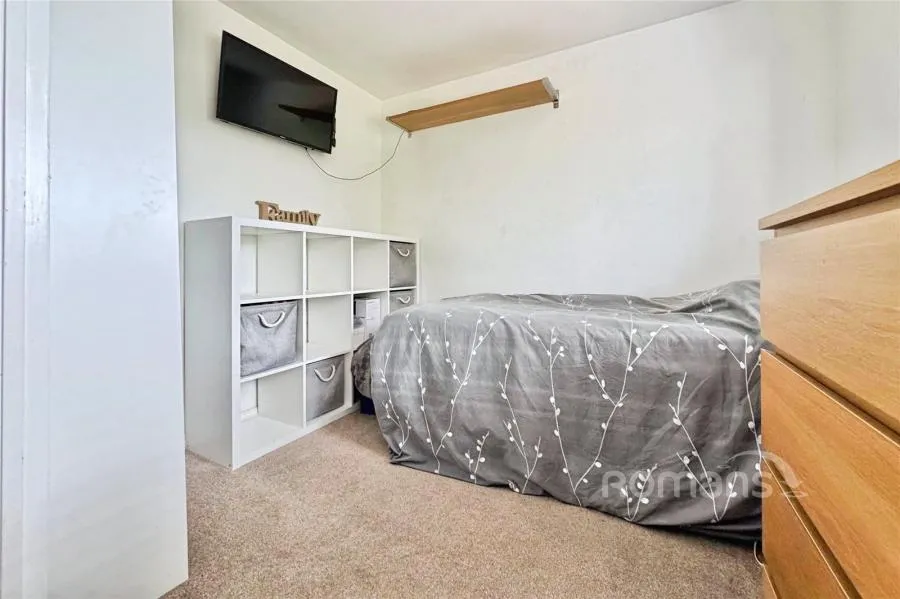 Raeburn Way, College Town, GU47, photo 22