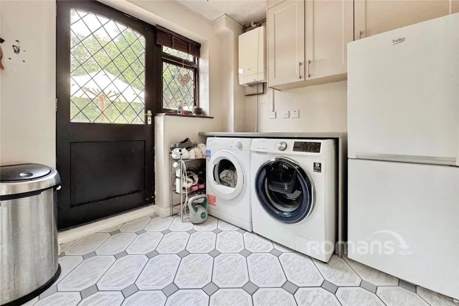 Raeburn Way, College Town, GU47, photo 10