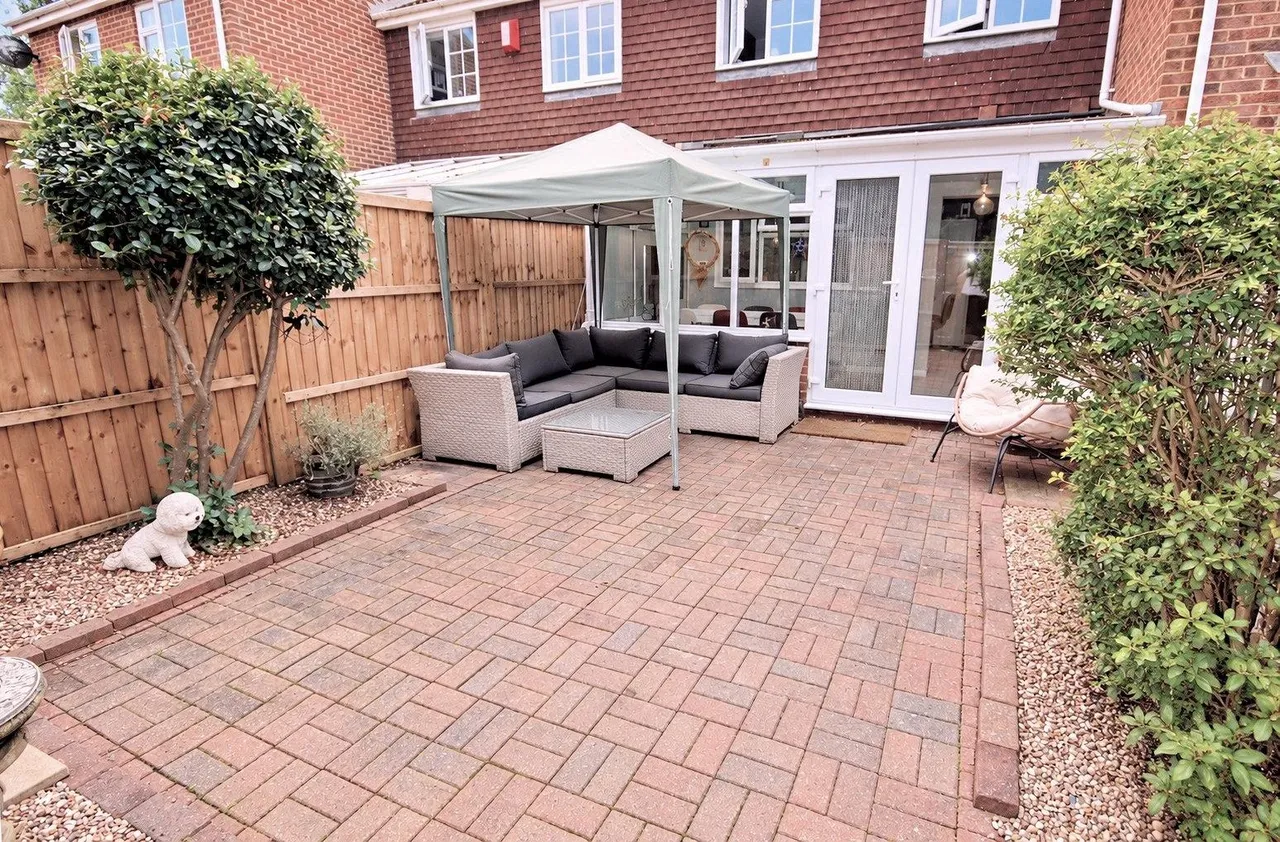 The Meadows, Wingfield, Leighton Buzzard, Bedfordshire LU7 9QN, photo 24