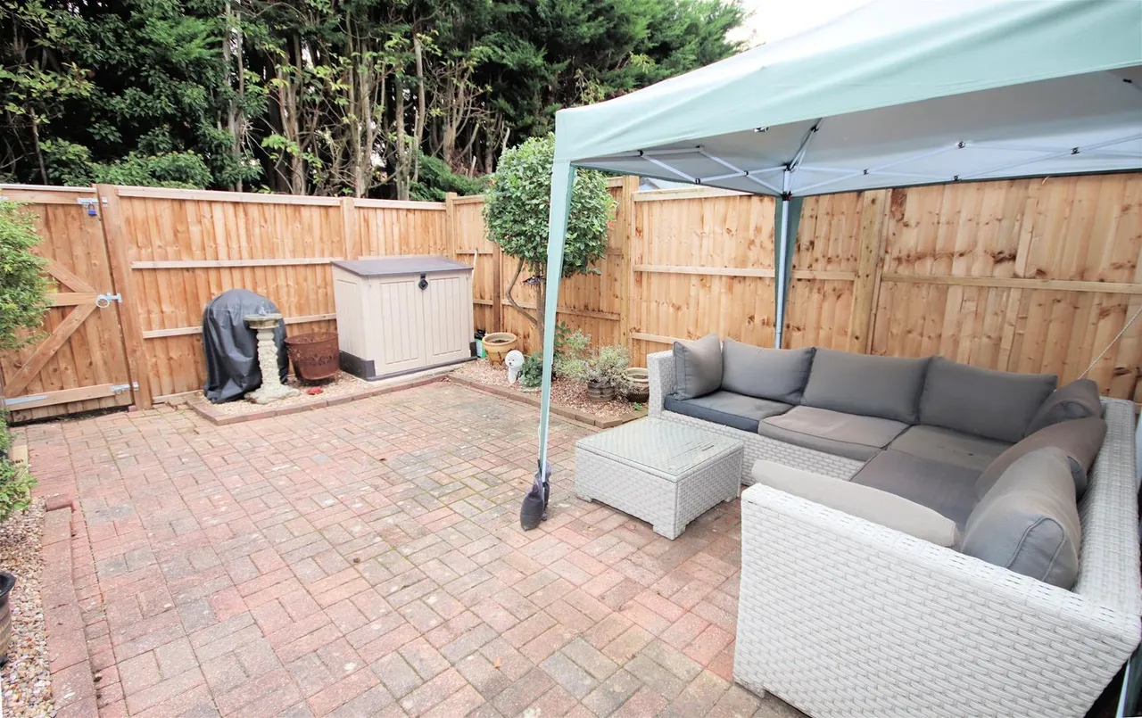 The Meadows, Wingfield, Leighton Buzzard, Bedfordshire LU7 9QN, photo 23