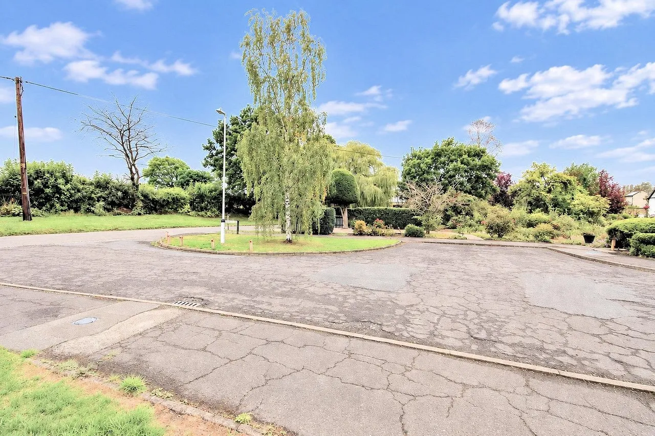 The Meadows, Wingfield, Leighton Buzzard, Bedfordshire LU7 9QN, photo 22