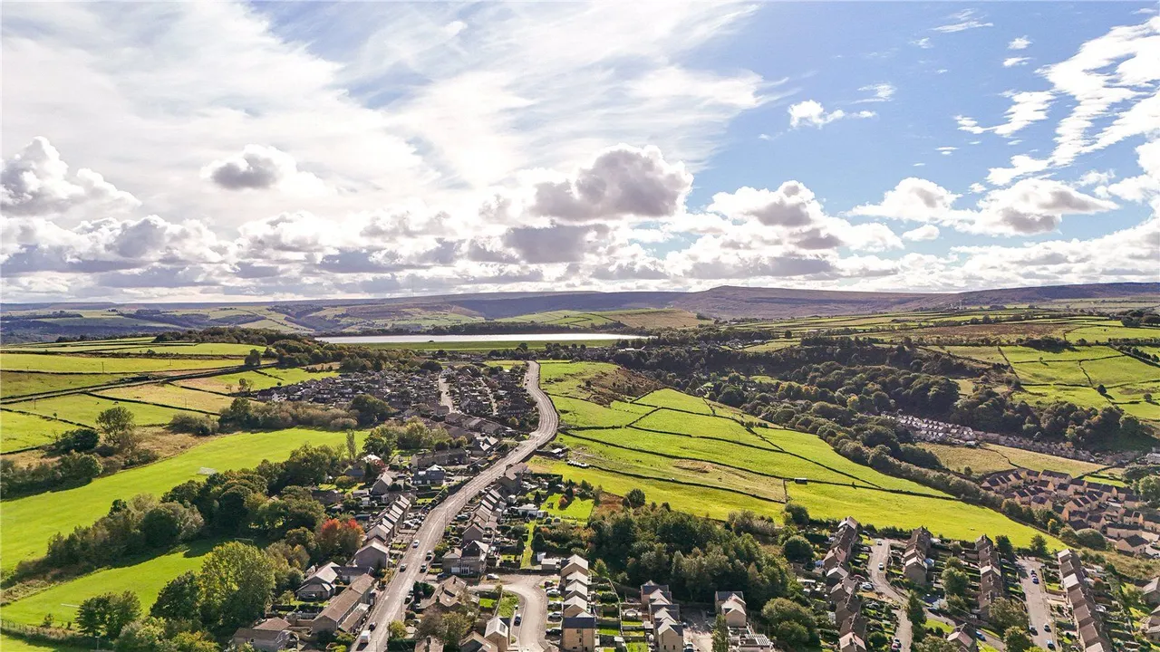 Causeway Side, Linthwaite, HD7, photo 23
