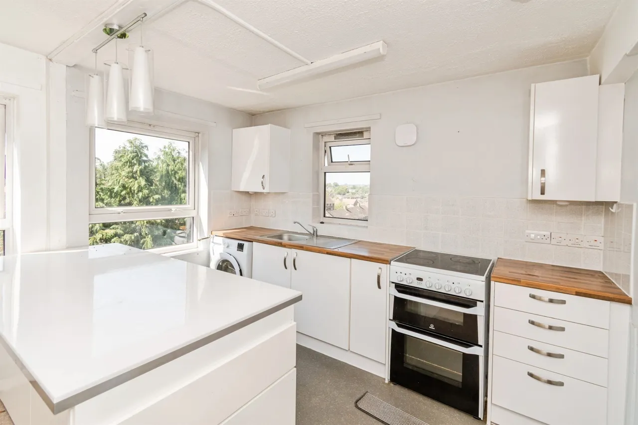Winnall Manor Road, Winchester, photo 3