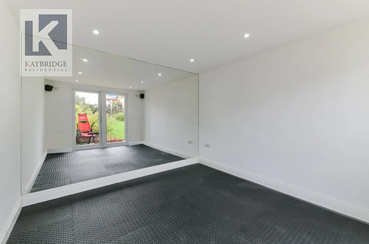 Tudor Avenue, Worcester Park, KT4, photo 19