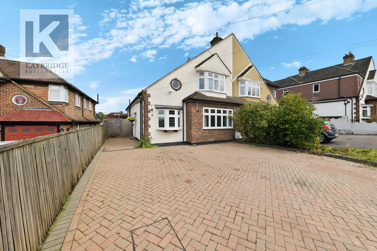3 bed house for sale, Tudor Avenue, Worcester Park, KT4
