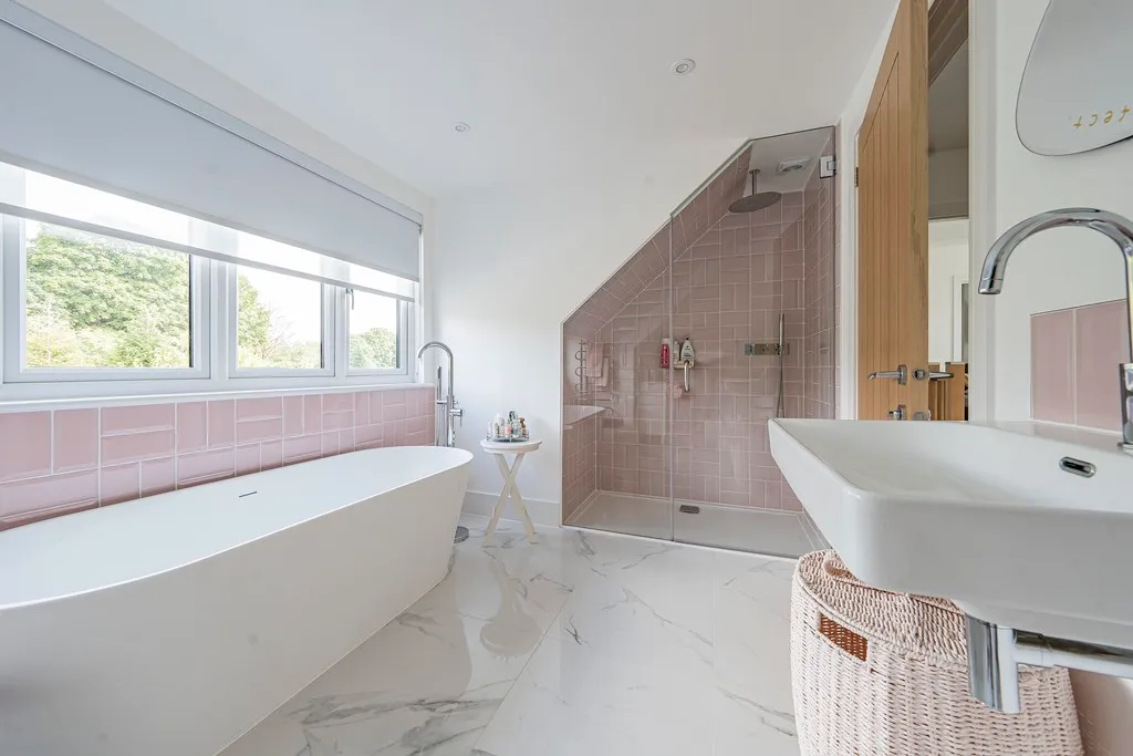 Willow Crescent East, Denham, photo 19