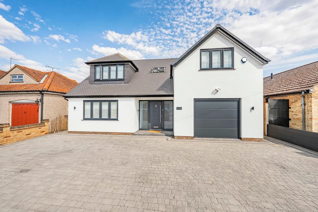 Willow Crescent East, Denham, photo 68