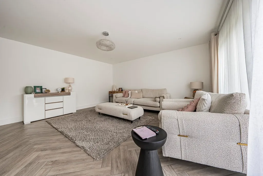 Willow Crescent East, Denham, photo 26