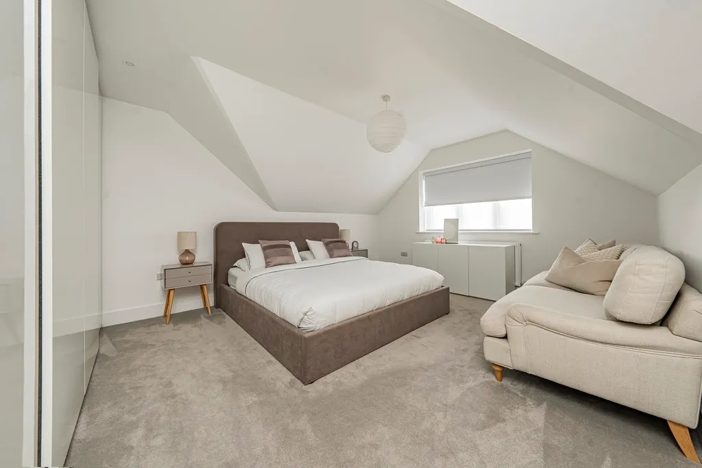 Willow Crescent East, Denham, photo 45