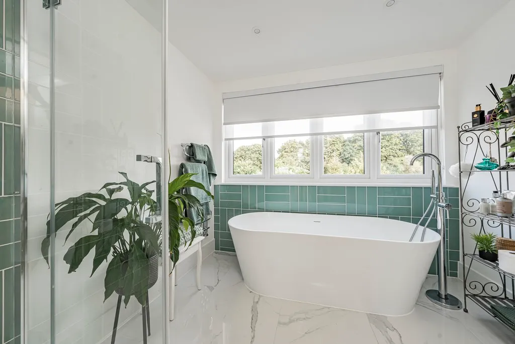 Willow Crescent East, Denham, photo 46