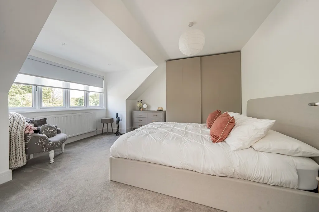 Willow Crescent East, Denham, photo 15