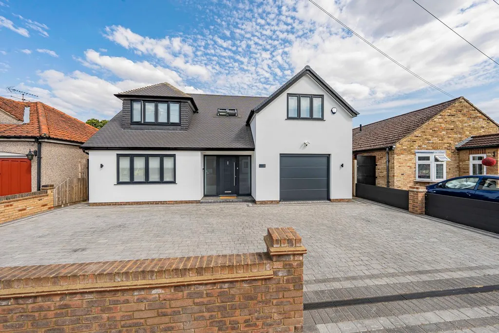 Willow Crescent East, Denham, photo 33