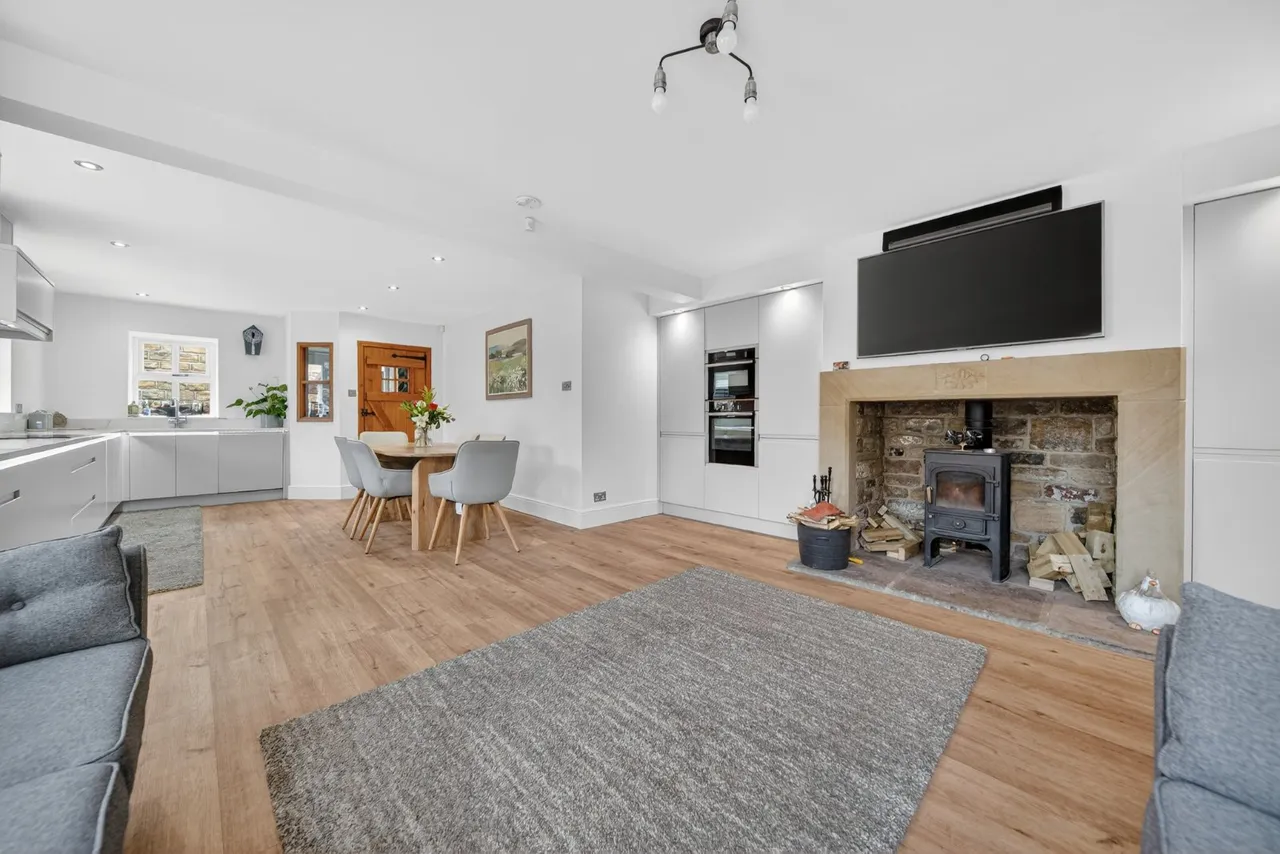 Carlton Lane, Guiseley, LS20, photo 4