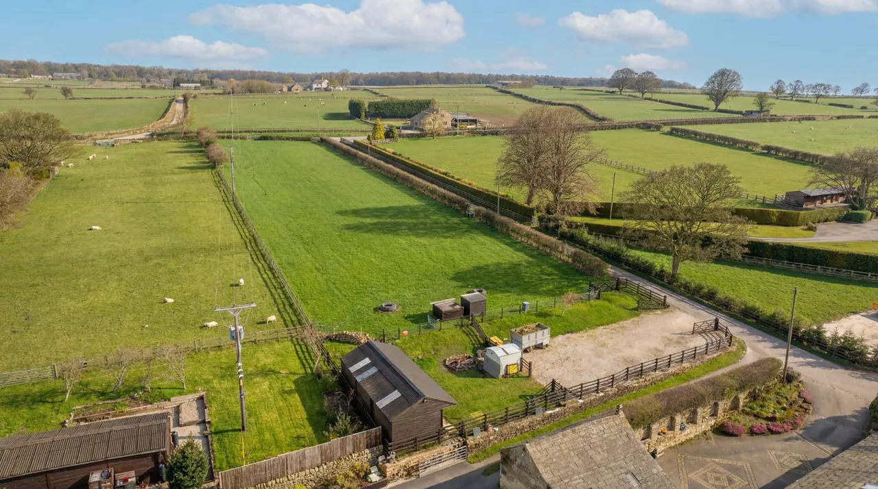 Carlton Lane, Guiseley, LS20, photo 2