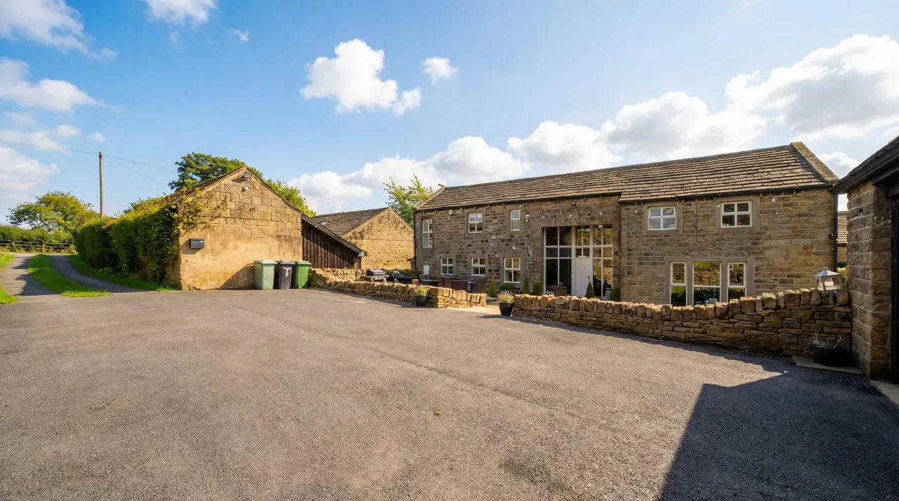 Carlton Lane, Guiseley, LS20, photo 16