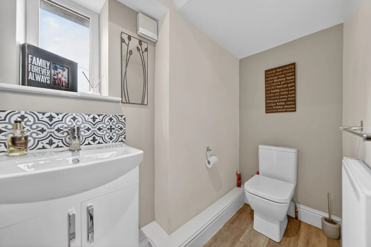 Carlton Lane, Guiseley, LS20, photo 8
