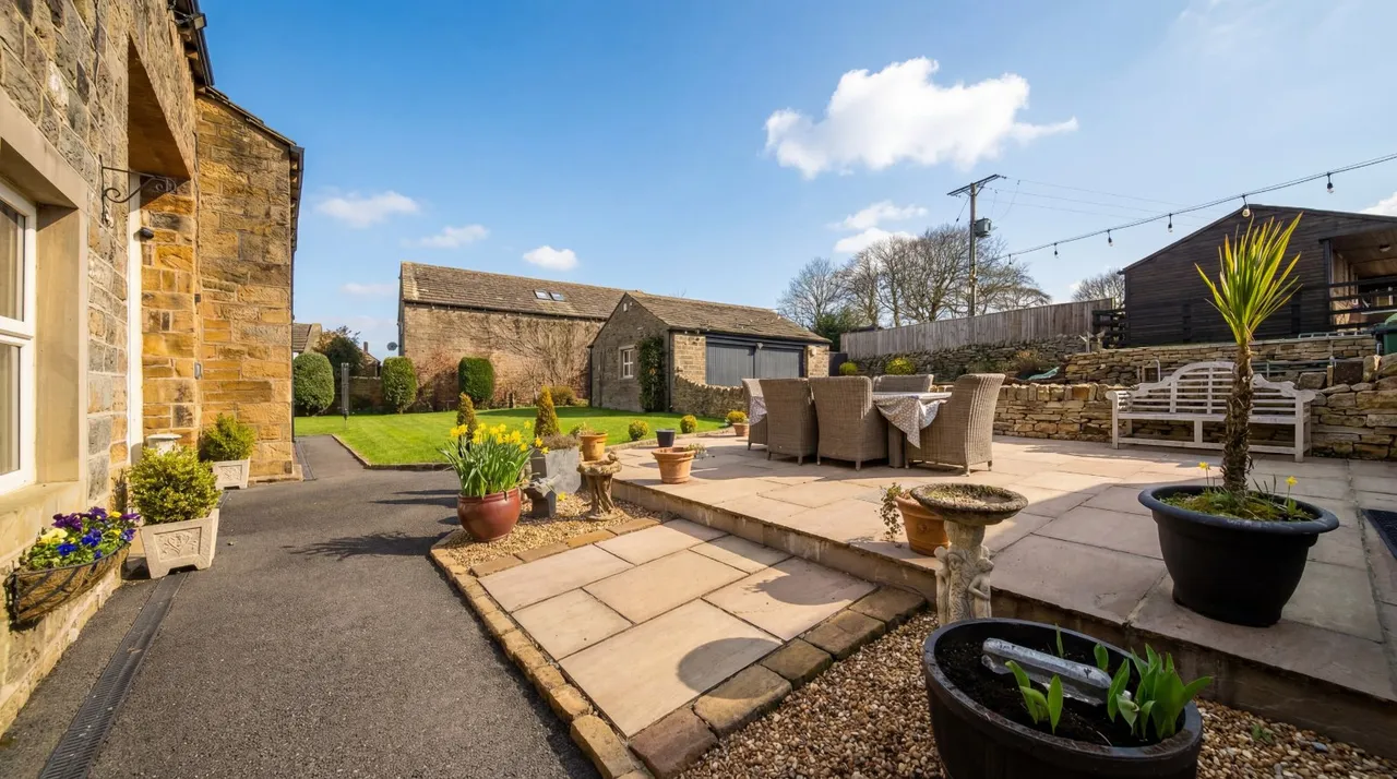 Carlton Lane, Guiseley, LS20, photo 20