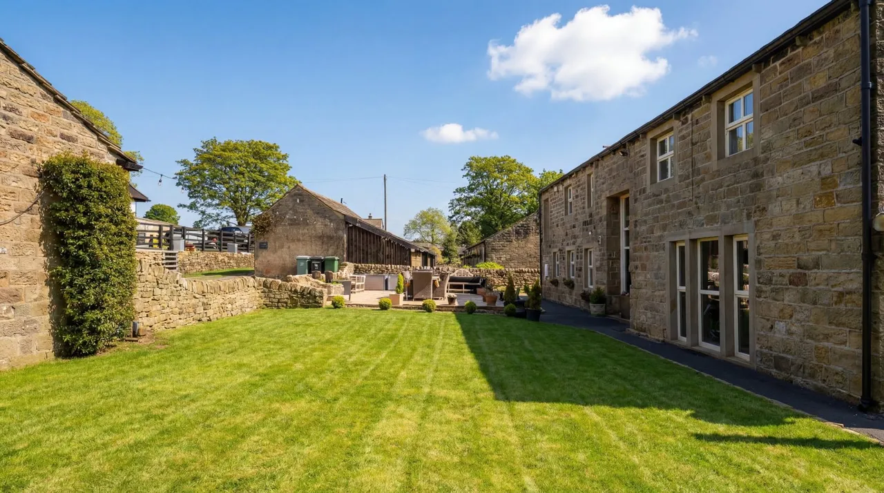 Carlton Lane, Guiseley, LS20, photo 18