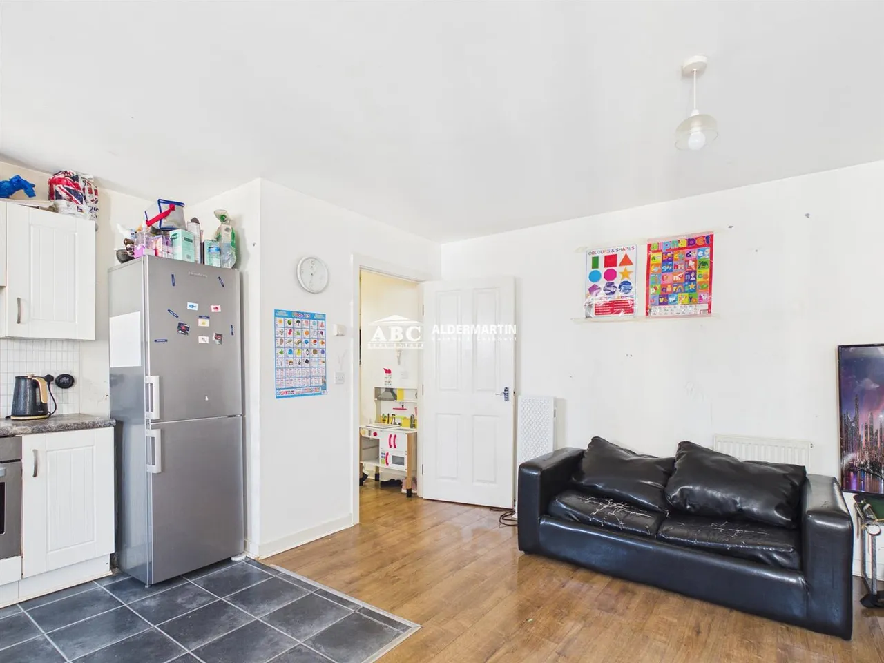 Cameron Crescent, Edgware, photo 3