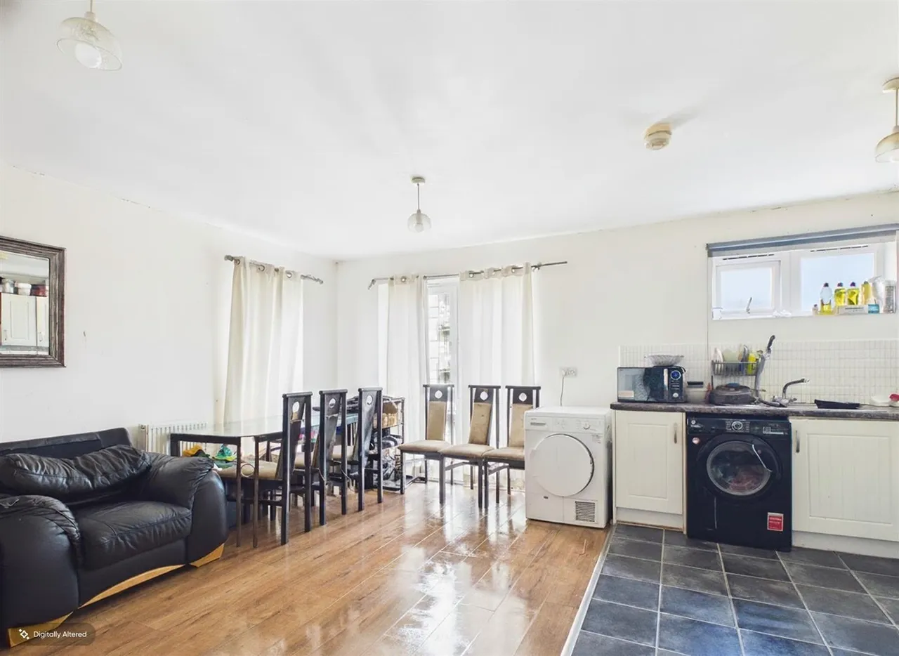 Cameron Crescent, Edgware, photo 6