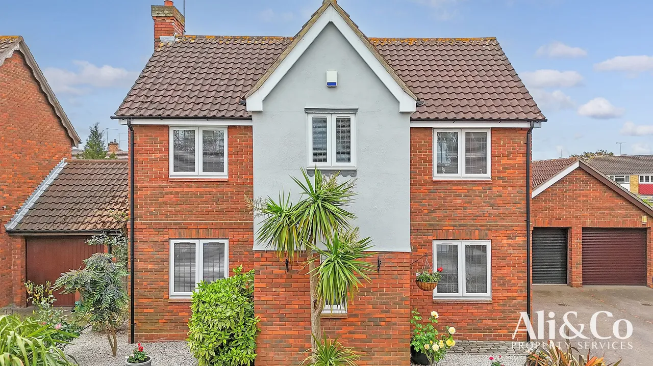 4 bed house for sale — Conrad Close, Grays, Essex, RM16 2TW