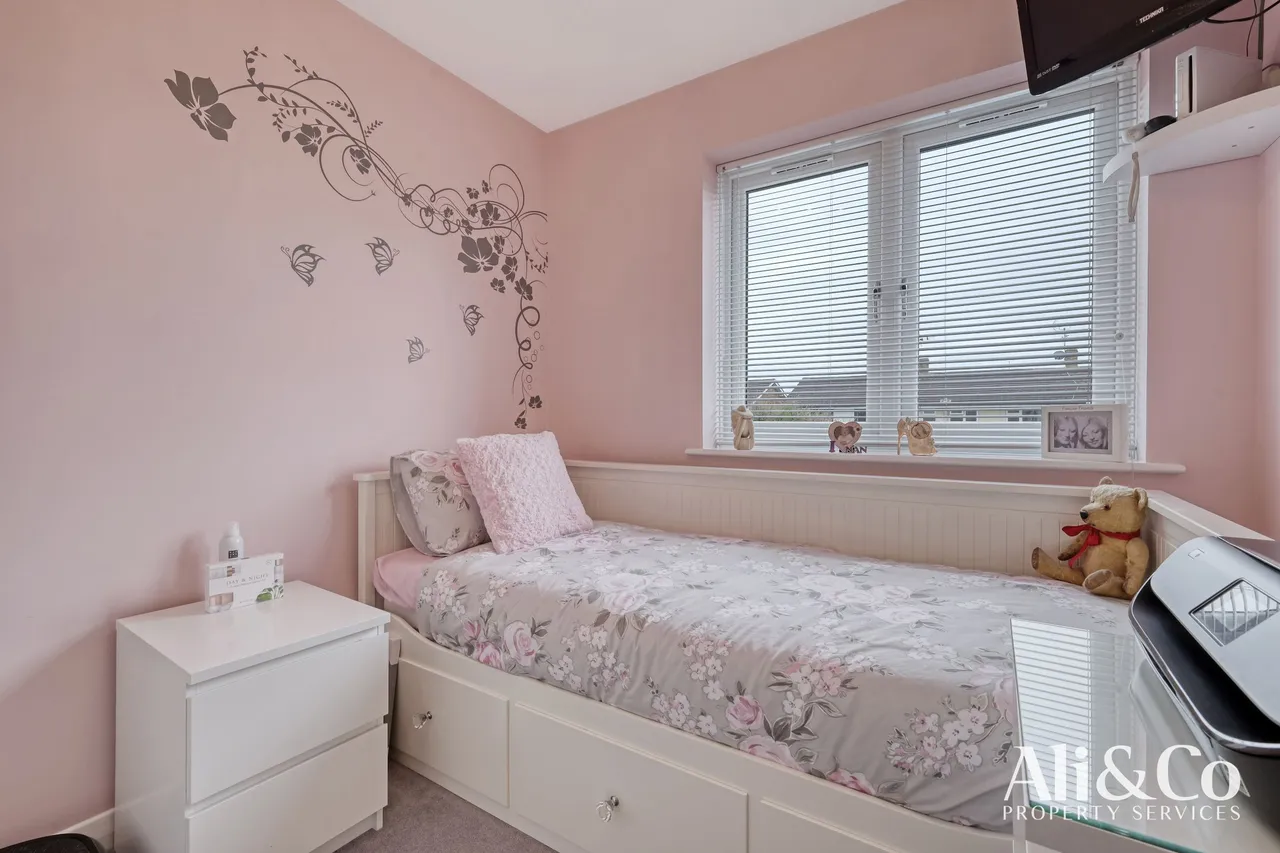 Conrad Close, Grays, Essex, RM16 2TW, photo 17