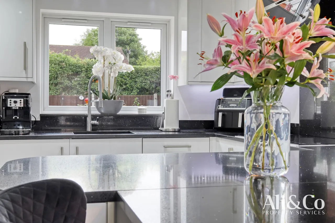 Conrad Close, Grays, Essex, RM16 2TW, photo 3