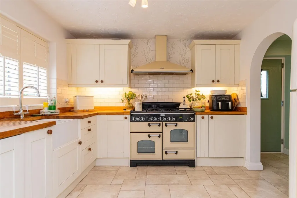 Thurston Drive, Kettering, photo 2