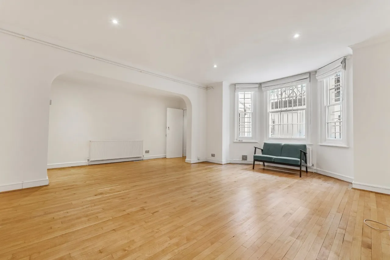 2 bed flat to rent, St. Georges Square, London, SW1V