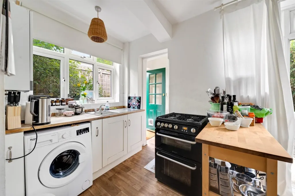 Castlewood Drive, SE9, photo 3