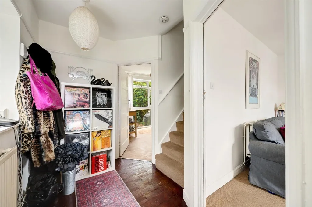 Castlewood Drive, SE9, photo 9