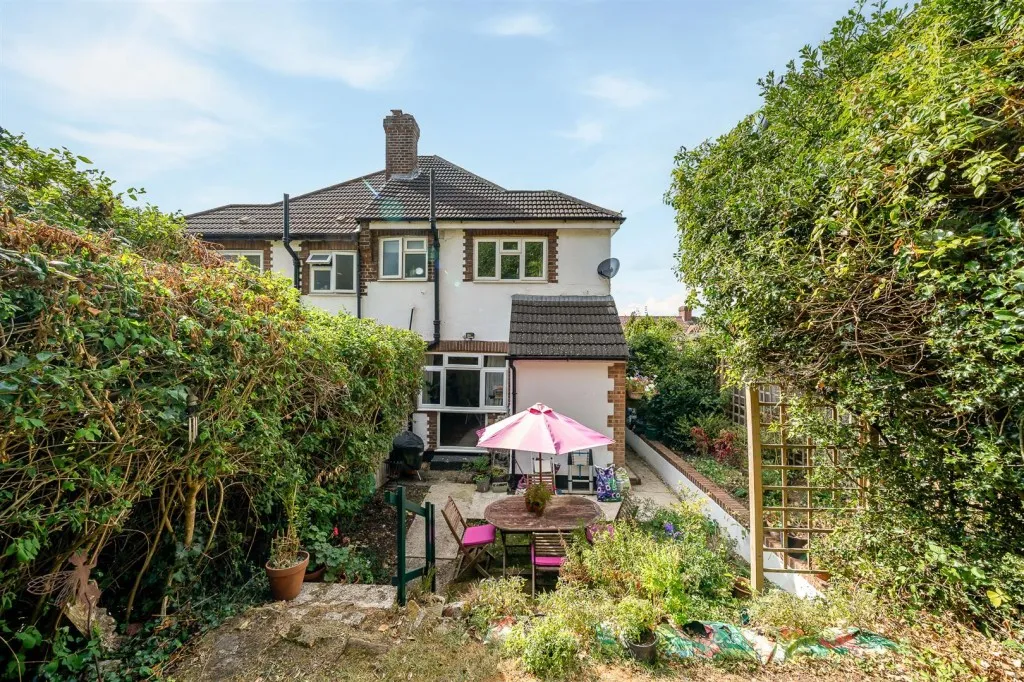 Castlewood Drive, SE9, photo 13