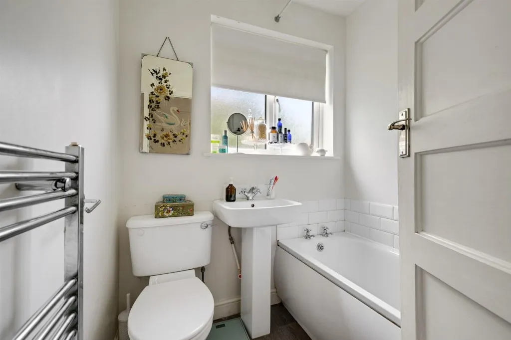 Castlewood Drive, SE9, photo 8