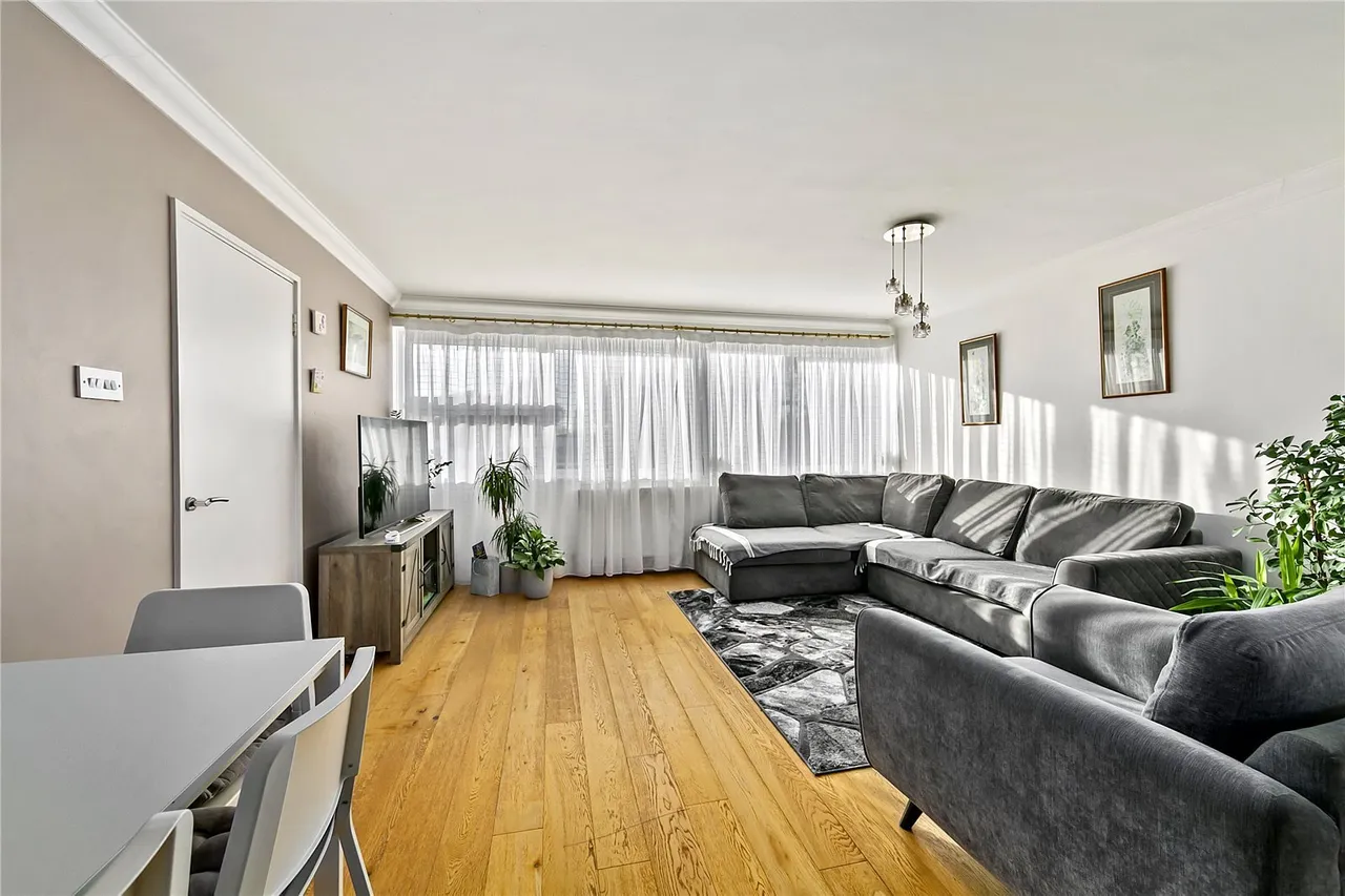 Park Close, Hampton, TW12, photo 4
