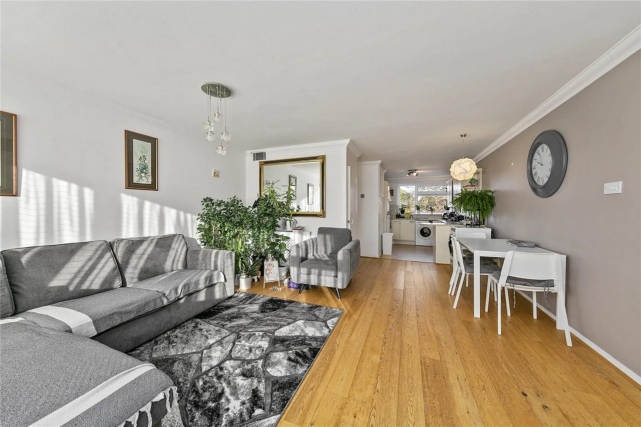 Park Close, Hampton, TW12, photo 3