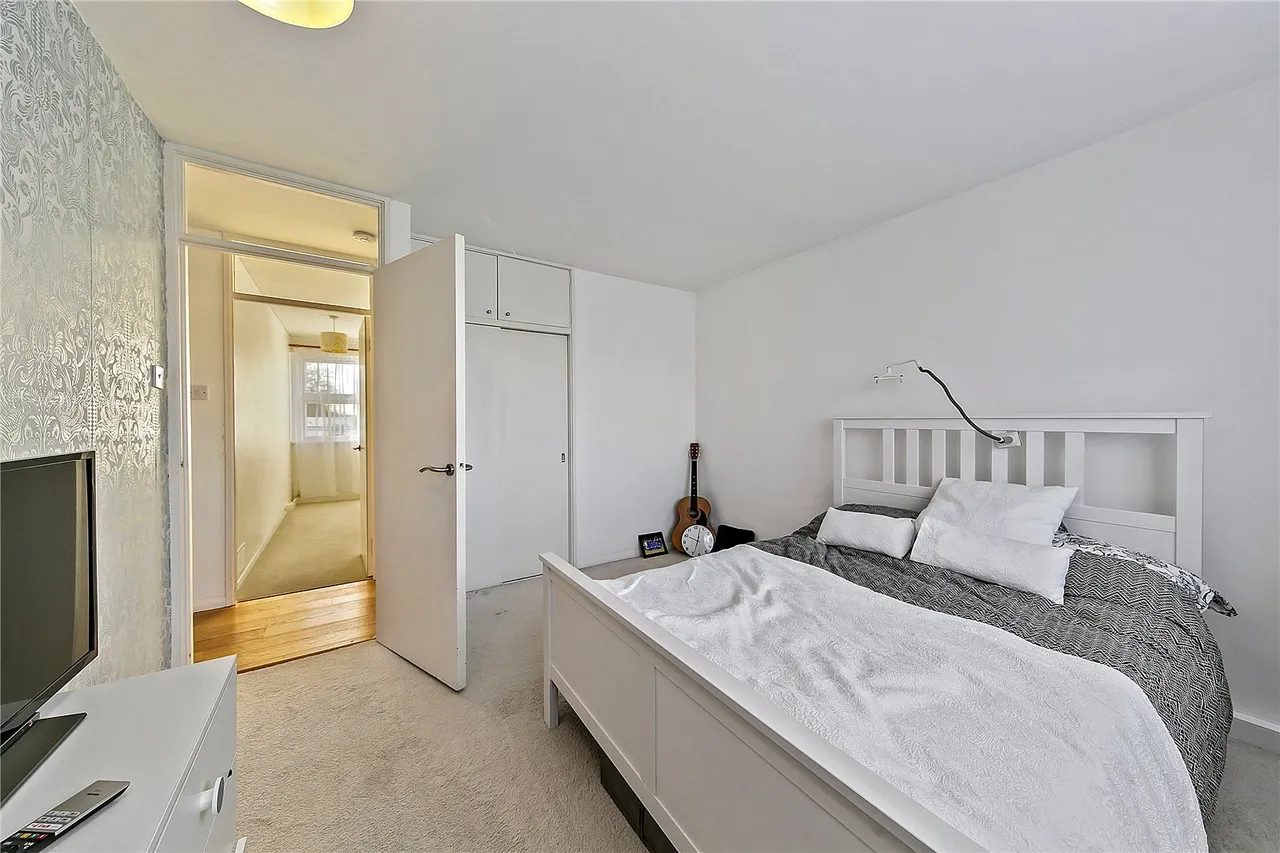 Park Close, Hampton, TW12, photo 7