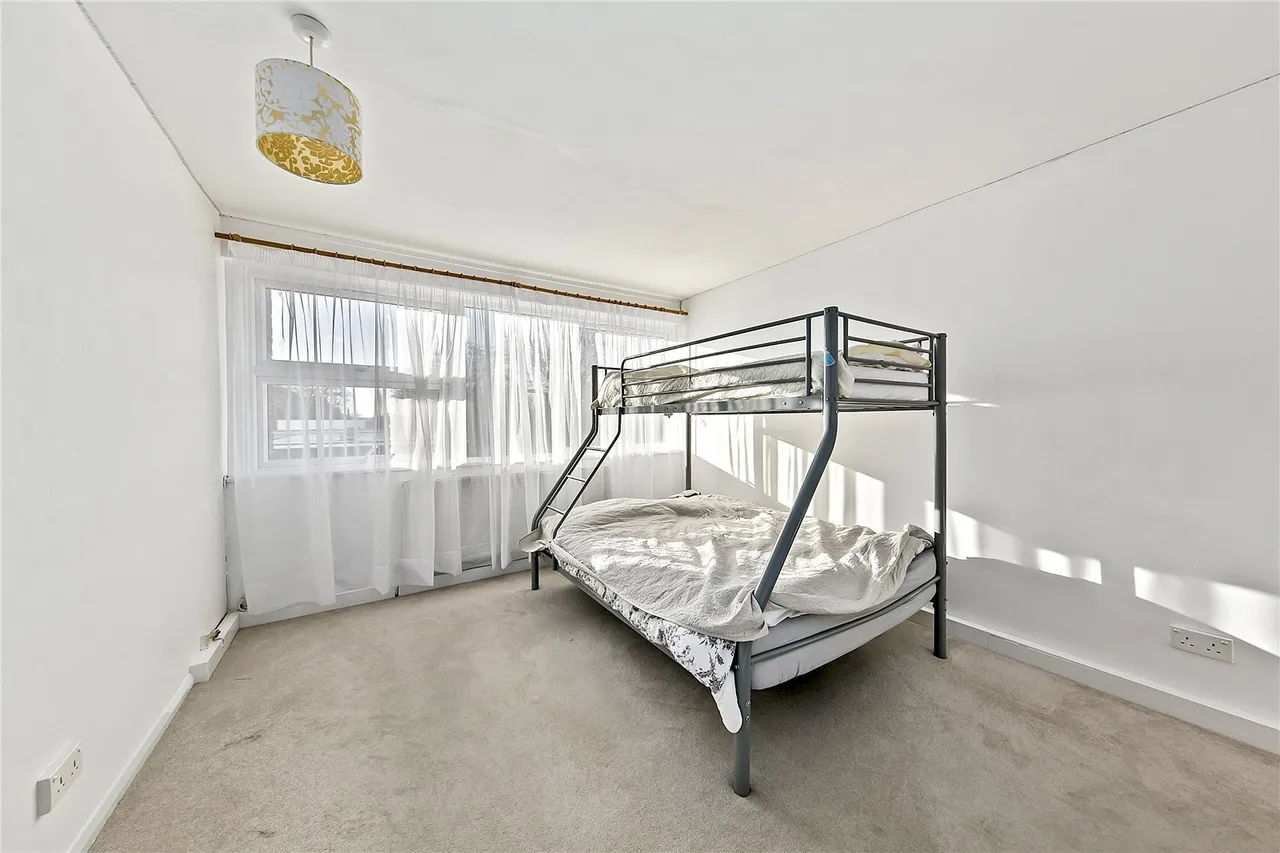 Park Close, Hampton, TW12, photo 8