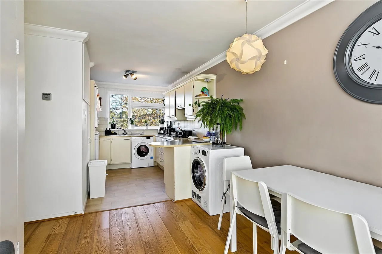 Park Close, Hampton, TW12, photo 5