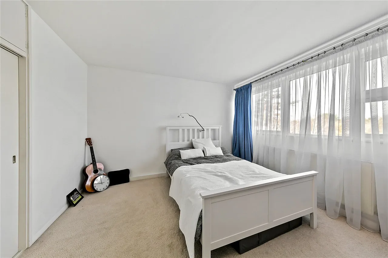 Park Close, Hampton, TW12, photo 6