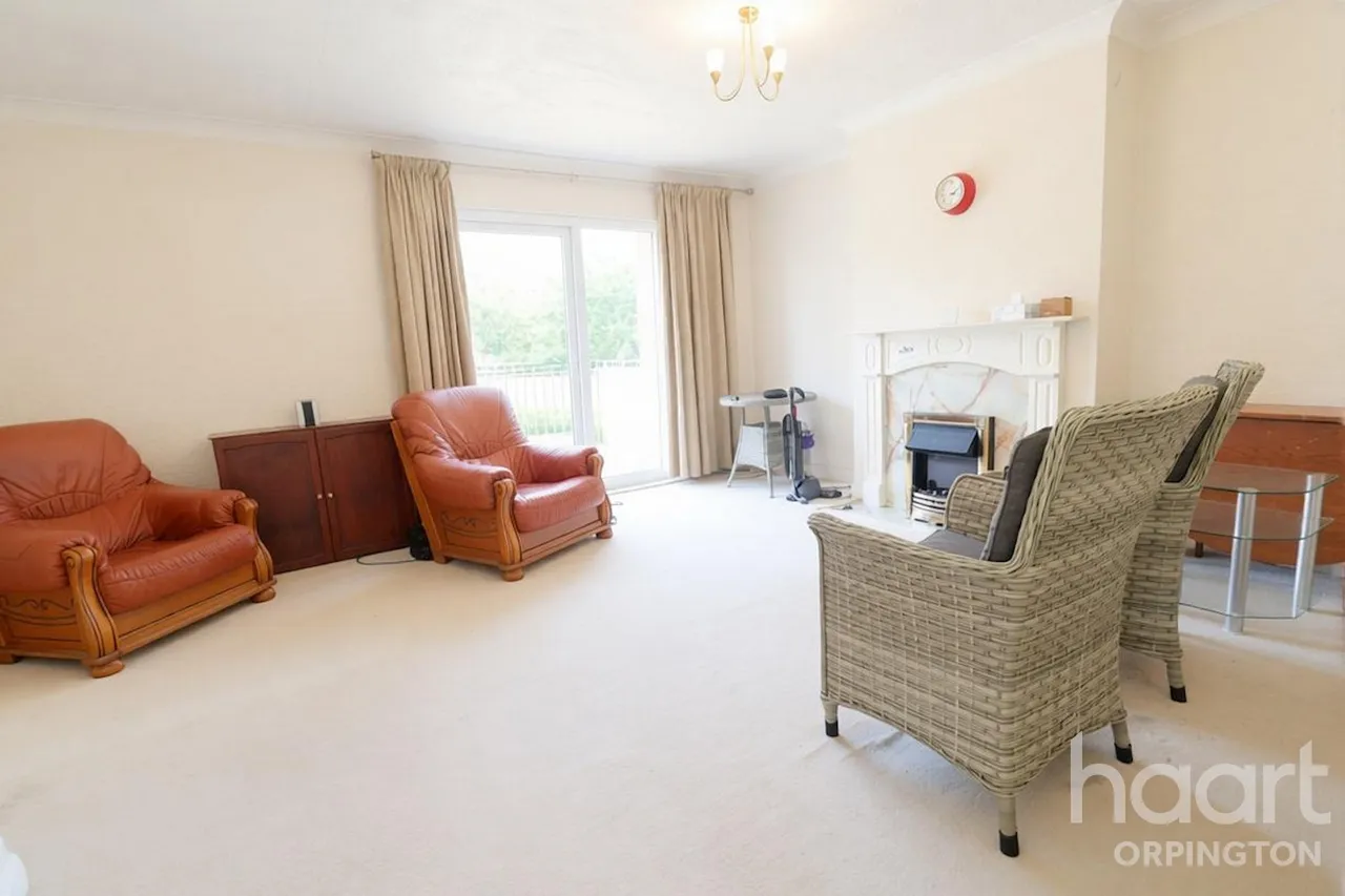 Perry Hall Close, Orpington, BR6, photo 2
