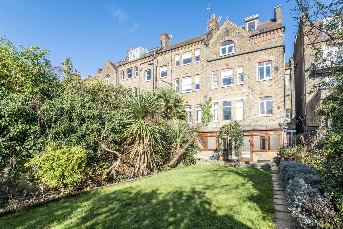 3 bed flat to rent, Greencroft Gardens, London, NW6