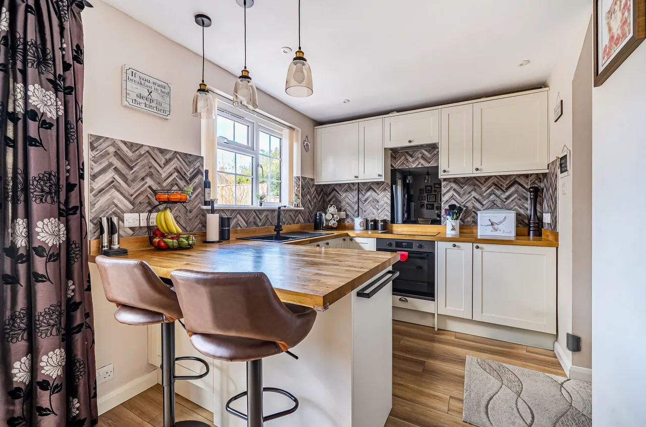 Calvert Close, Aldershot, Hampshire, GU12 4QX, photo 12