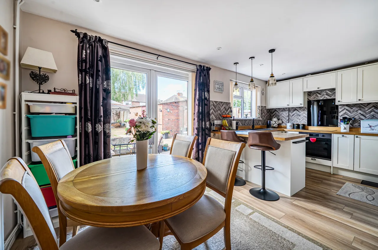Calvert Close, Aldershot, Hampshire, GU12 4QX, photo 3