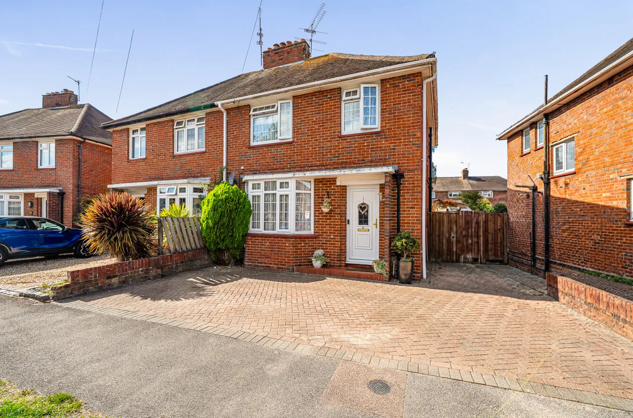 3 bed house for sale — Calvert Close, Aldershot, Hampshire, GU12 4QX