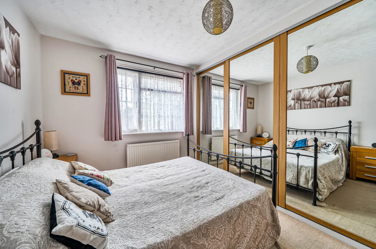 Calvert Close, Aldershot, Hampshire, GU12 4QX, photo 5